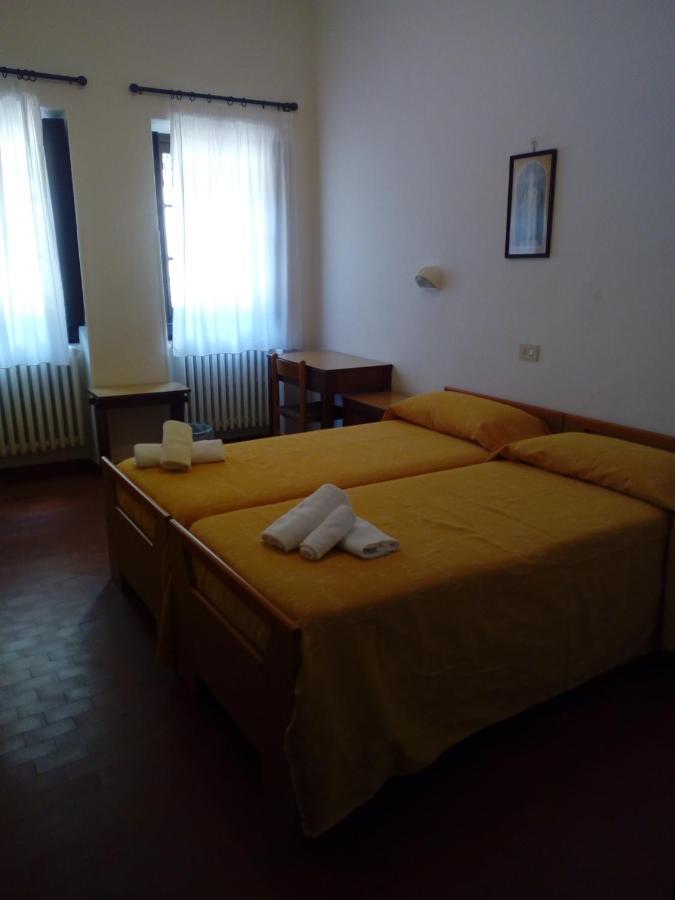 Oasi San Francesco - Casa Per Ferie Hotel Chiusi della Verna Luaran gambar